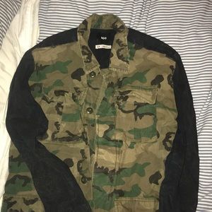 Unique military style camo jacket.